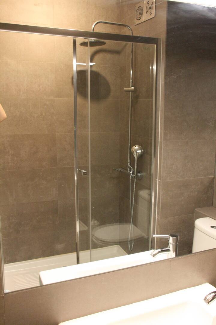 Quarto King Espaçoso no Campo Grande