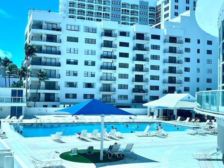 Estúdio bonito com vista para a baía! Estacionamento GRATUITO!