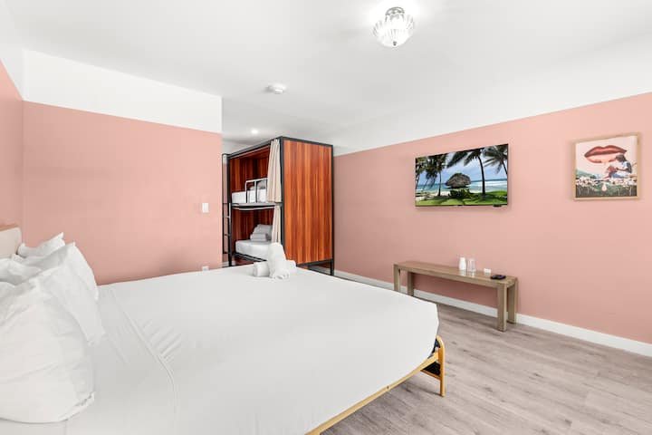 Quarto de hotel descolado no distrito de Mimo I 4 Hóspedes I Piscina