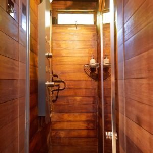 Retiro rústico à beira do rio