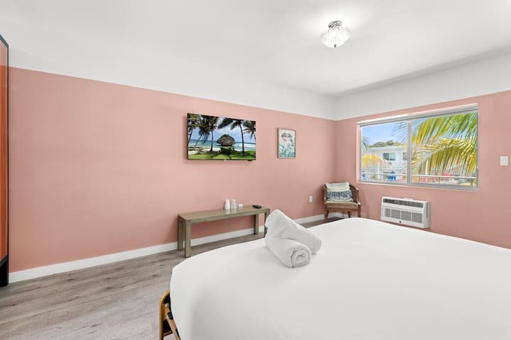 Quarto de hotel descolado no distrito de Mimo I 4 Hóspedes I Piscina