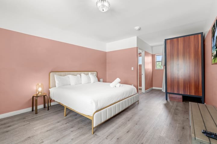 Quarto de hotel descolado no distrito de Mimo I 4 Hóspedes I Piscina