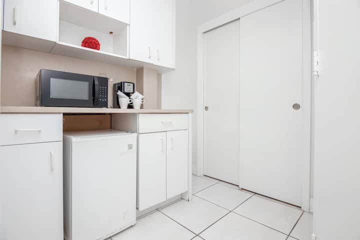 Resort à beira-mar com vista para a baía e estacionamento gratuito