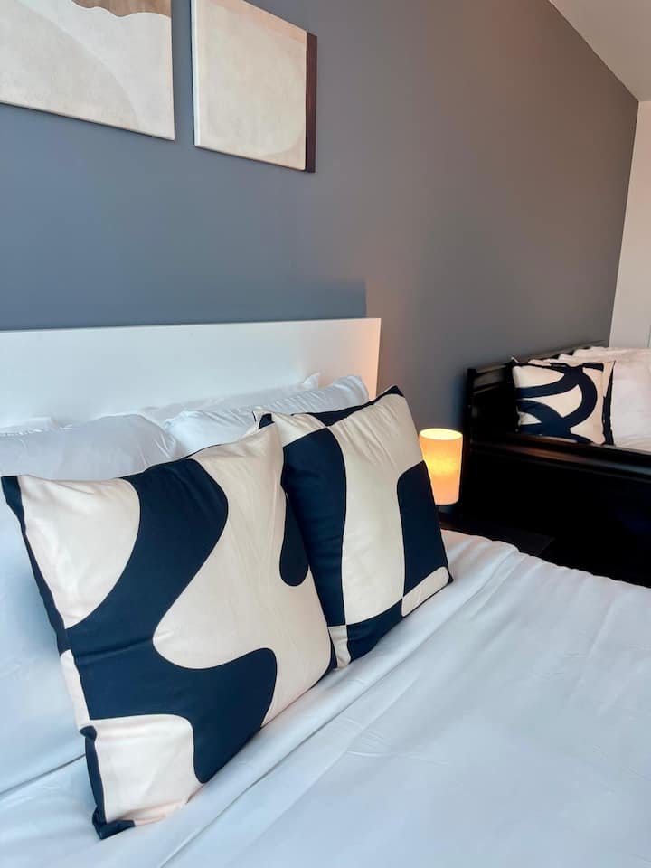 Estúdio bonito com vista para a baía! Estacionamento GRATUITO!