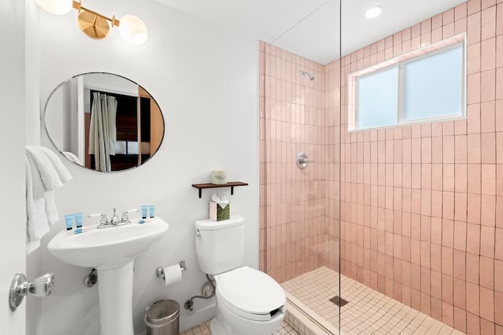 Quarto de hotel descolado no distrito de Mimo I 4 Hóspedes I Piscina