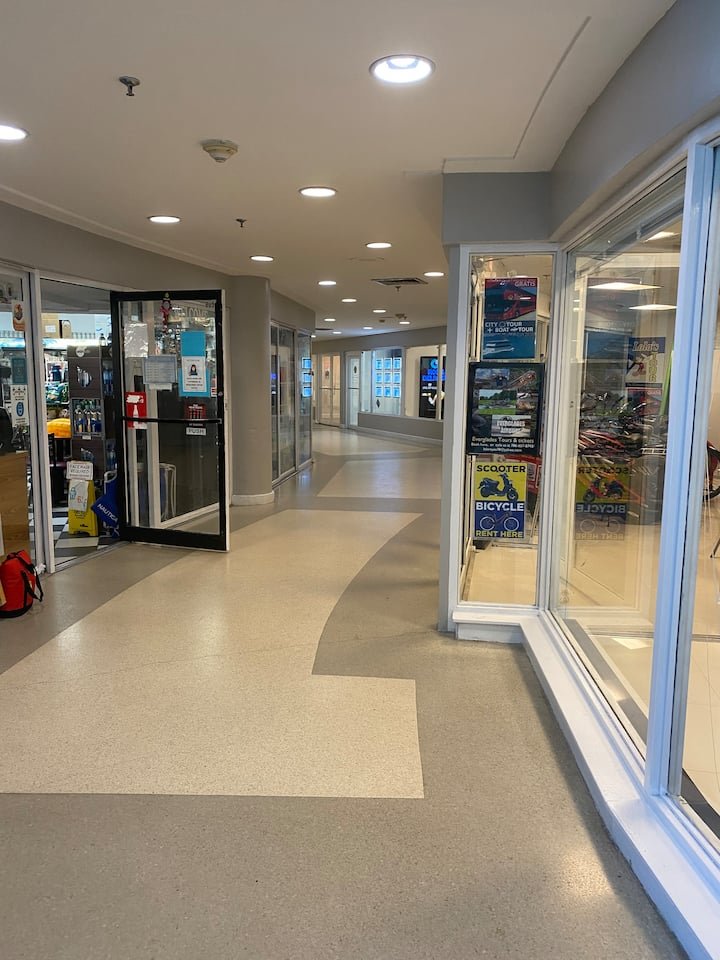 Estúdio bonito com vista para a baía! Estacionamento GRATUITO!