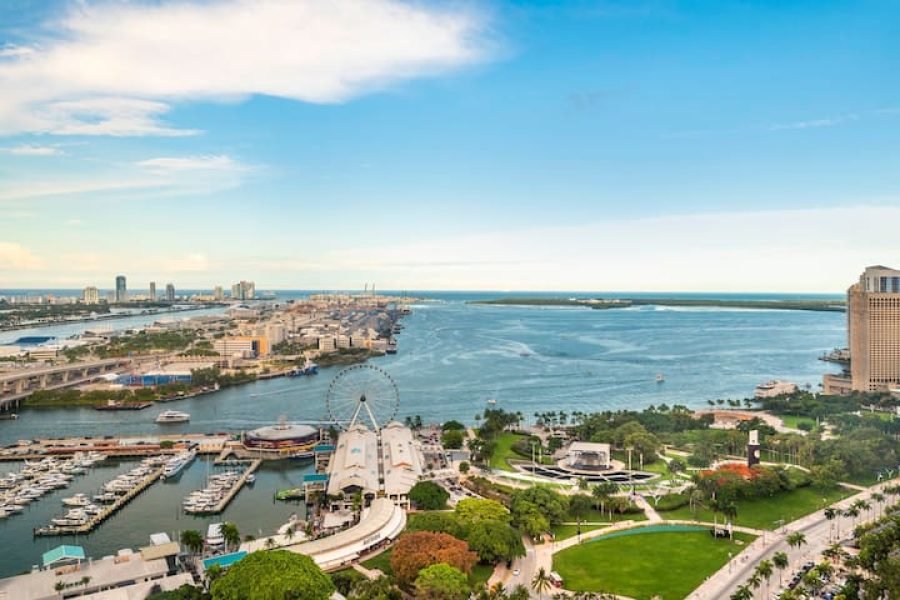 Urban Bayview Haven · Piscina e terraço #4417