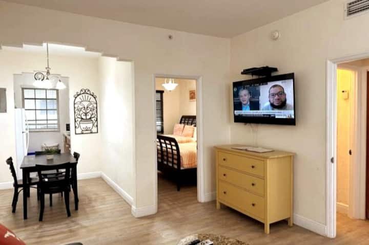 SoBe #6-2 Queen Beds,Futon -FREE PARKing, Kitchen