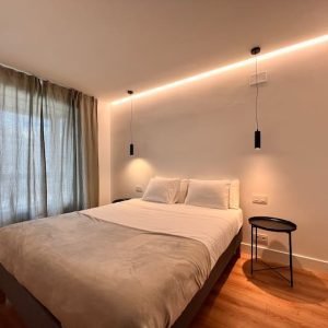 Praça Chueca com estacionamento