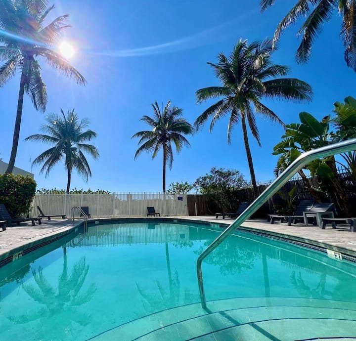 Condomínio South of Fifth Oceanfront com Beach Perks!