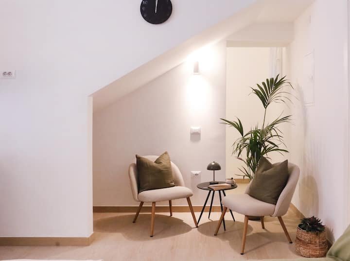 Apartamento estúdio com cozinha e cama queen