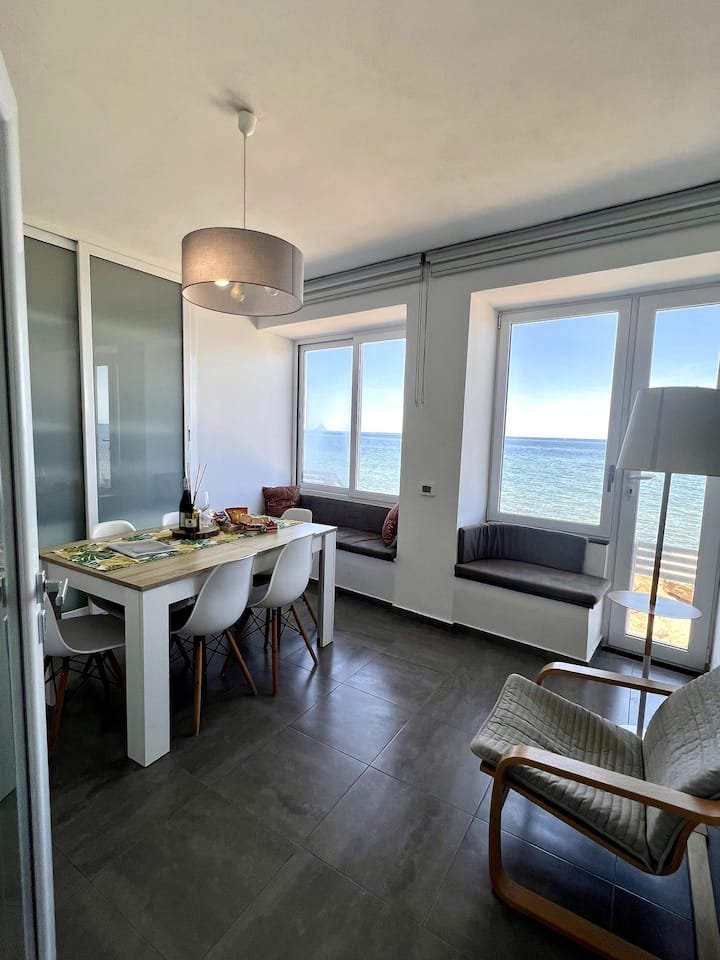 Loft à beira-mar, com acesso privativo à praia