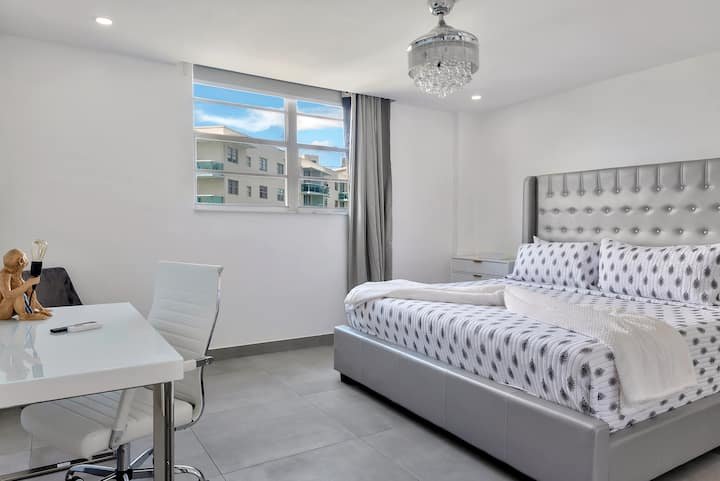 Frente à praia. Remodelado, luxo 3 CAMAS/2 quartos. 1,5