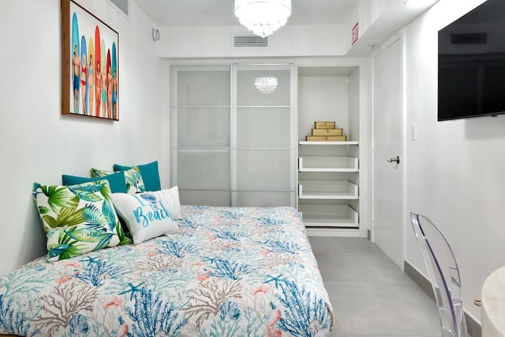 Frente à praia. Remodelado, luxo 3 CAMAS/2 quartos. 1,5