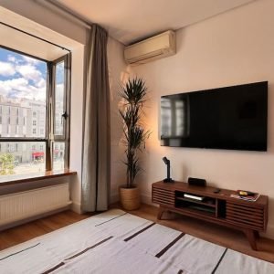 Praça Chueca com estacionamento