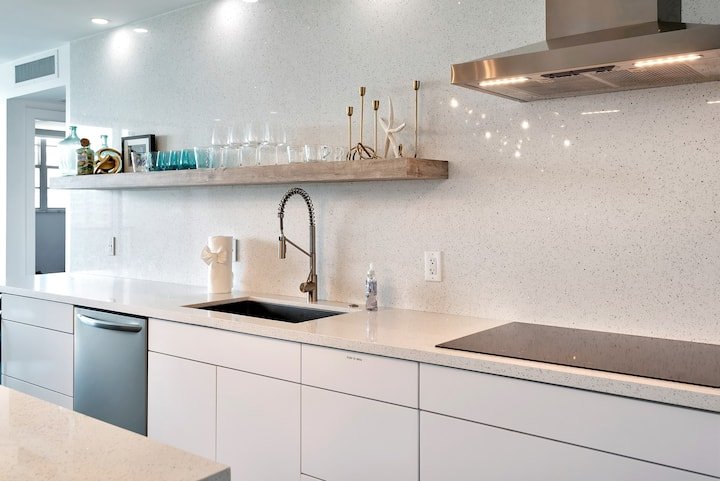 Frente à praia. Remodelado, luxo 3 CAMAS/2 quartos. 1,5