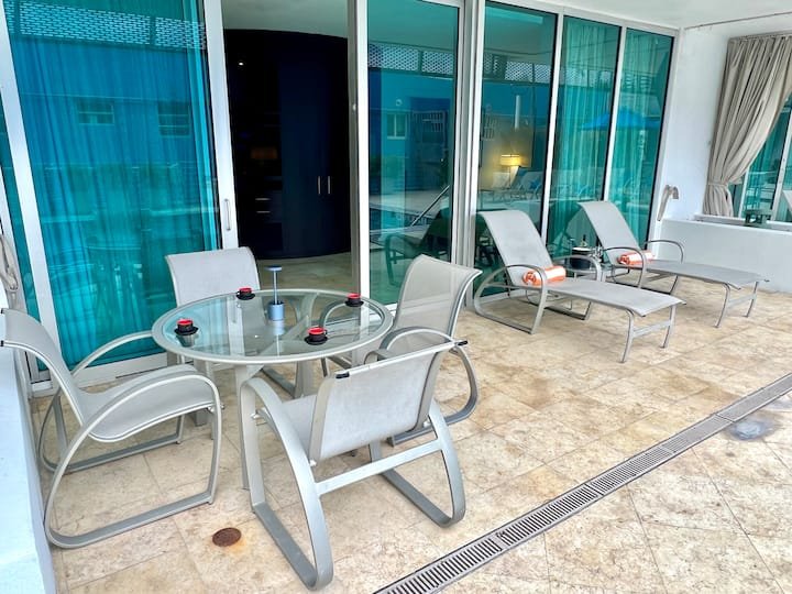 Linda suíte lateral da piscina | 3 min da praia