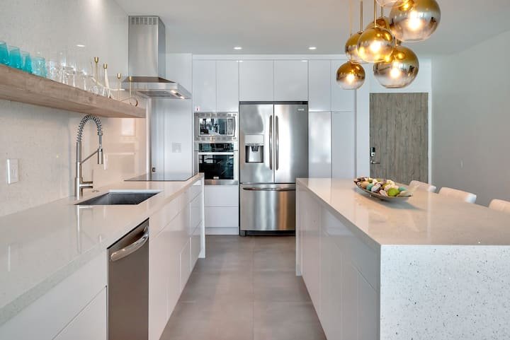 Frente à praia. Remodelado, luxo 3 CAMAS/2 quartos. 1,5