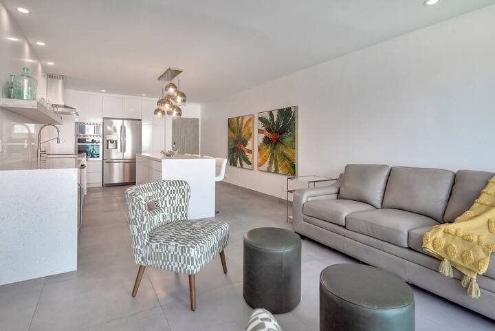 Frente à praia. Remodelado, luxo 3 CAMAS/2 quartos. 1,5