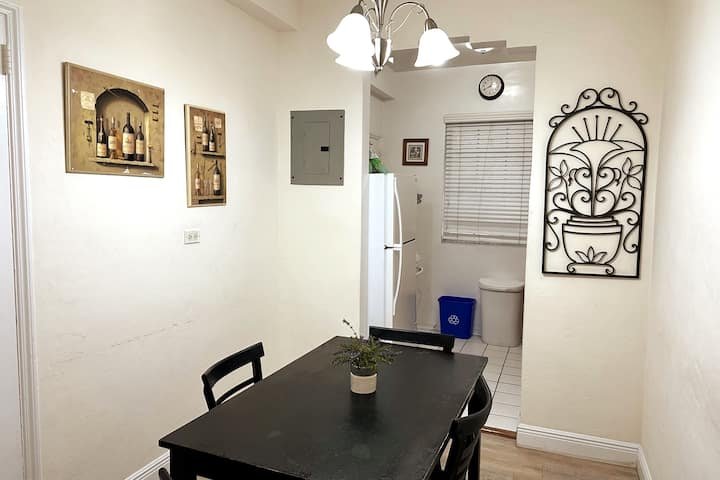 SoBe #6-2 Queen Beds,Futon -FREE PARKing, Kitchen