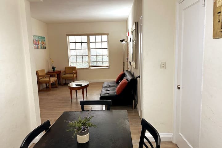 SoBe #6-2 Queen Beds,Futon -FREE PARKing, Kitchen