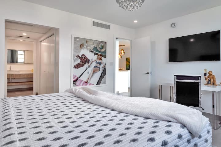 Frente à praia. Remodelado, luxo 3 CAMAS/2 quartos. 1,5