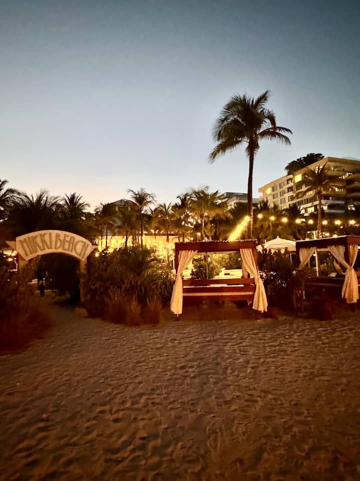 Condomínio South of Fifth Oceanfront com Beach Perks!