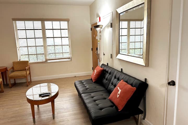 SoBe #6-2 Queen Beds,Futon -FREE PARKing, Kitchen