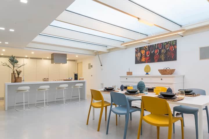 Addaura Home um terraço com vista para o mar