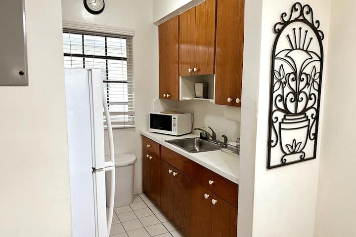 SoBe #6-2 Queen Beds,Futon -FREE PARKing, Kitchen