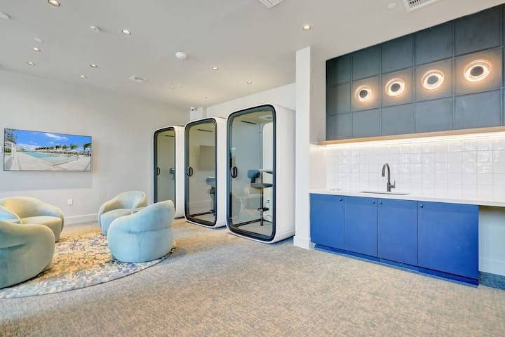 NOVO: Condomínio de 1 quarto com piscina + acesso ao clube de praia privativo