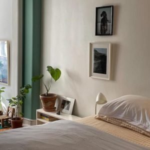 Quarto azul com vista laranjeira