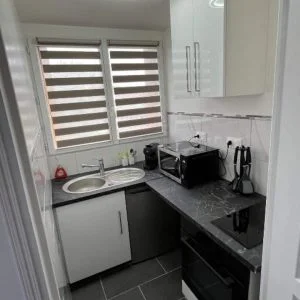 Torne-se um anfitrião    Estúdio aconchegante no centro