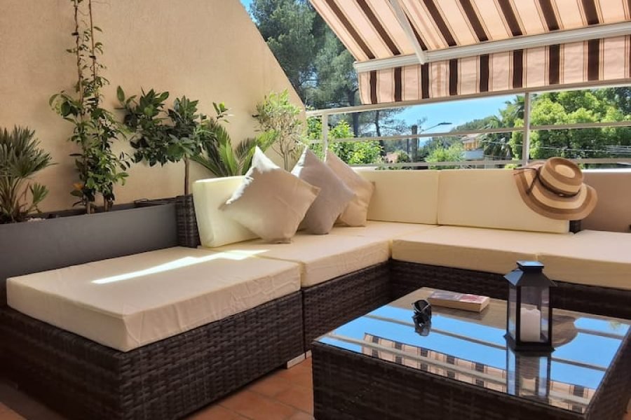 Apartamento com terraço perto do mar