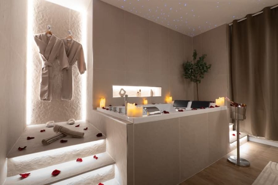 Suíte de luxo e banheira de hidromassagem privativa &#8211; Home cinema