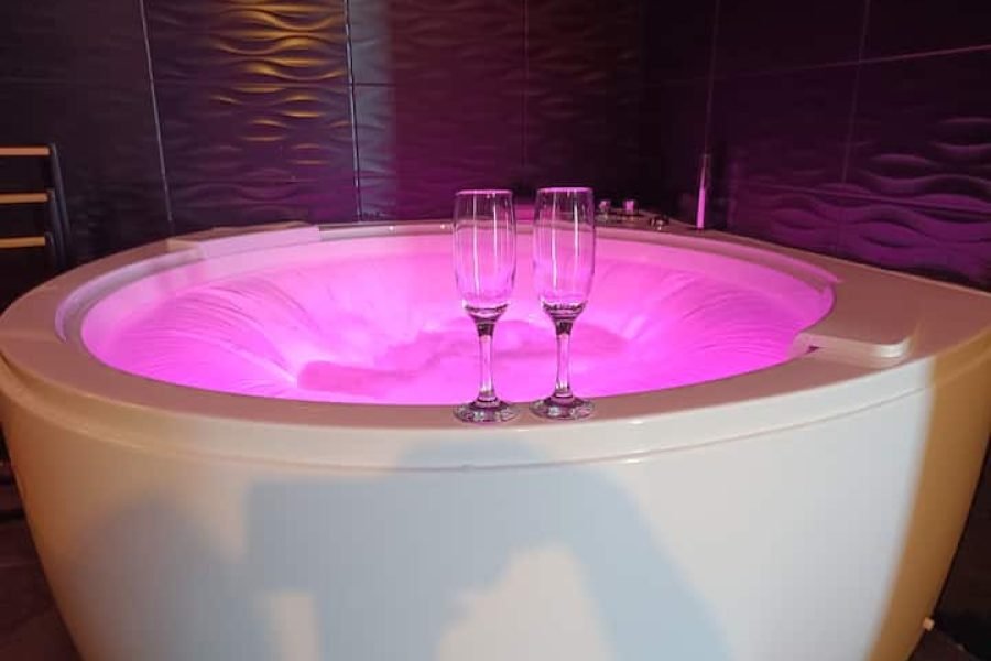 acuzzi, mesa de massagem, relaxamento, lua de mel, loveroom