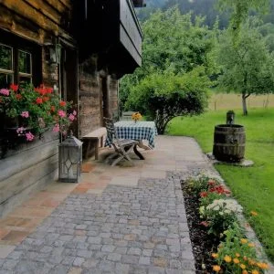 Casa de madeira isolada em local muito tranquilo