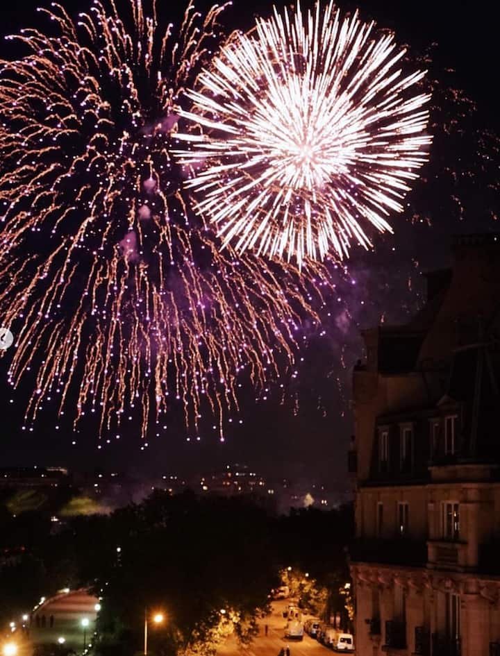 Quarto com deslumbrante Torre Eiffel e vista para o Sena!