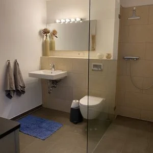 Apartamento bonito e tranquilo com um pequeno terraço