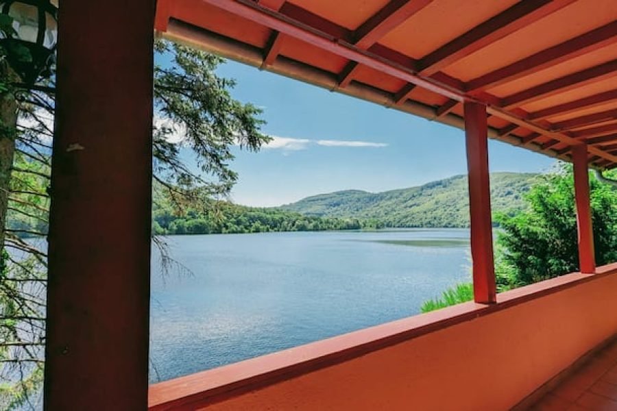 Casa com acesso privado ao lago