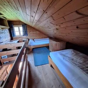 Casa de madeira isolada em local muito tranquilo