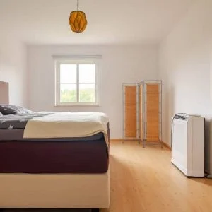 Tão verde no meio de Berlim! Para o S-Bahn e metrô 7 min!