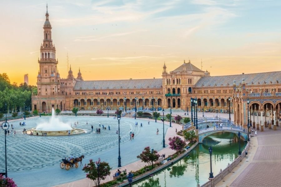 Passeio a pé pelo Parque María Luisa e Praça de Espanha