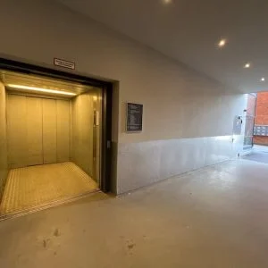 Loft e estúdio de arte em um centro criativo industrial