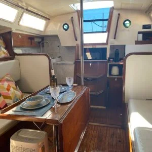 Barco à vela charmoso