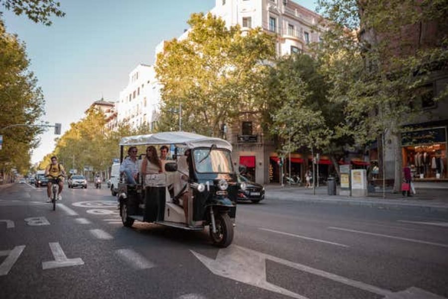 Tour privado de tuk tuk por Madrid