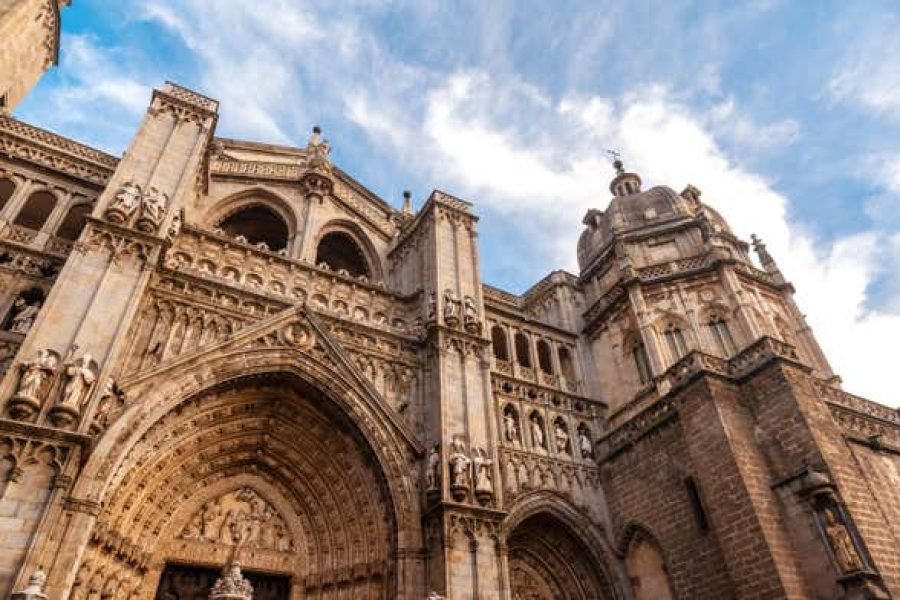 Ingresso das exposições específicas que requeiram um passe horário ou uma tarifa específica.
